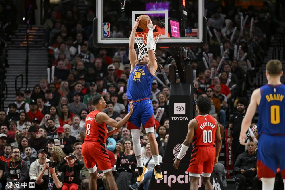 中的年轻球 中的年轻球