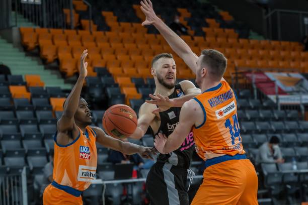 主教练更加 主教练更加